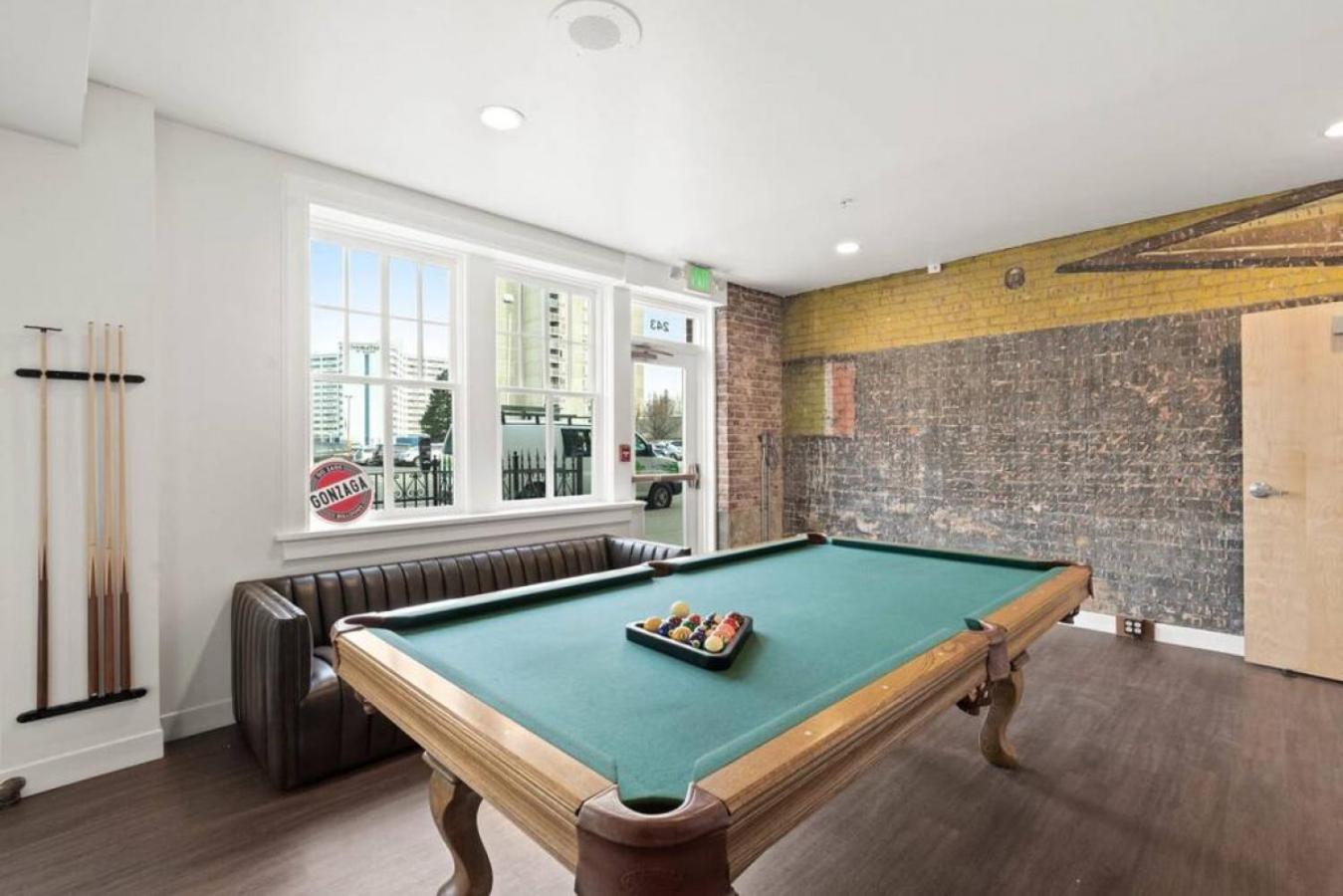 Apartment Spacious With King Beds - J And K On Main